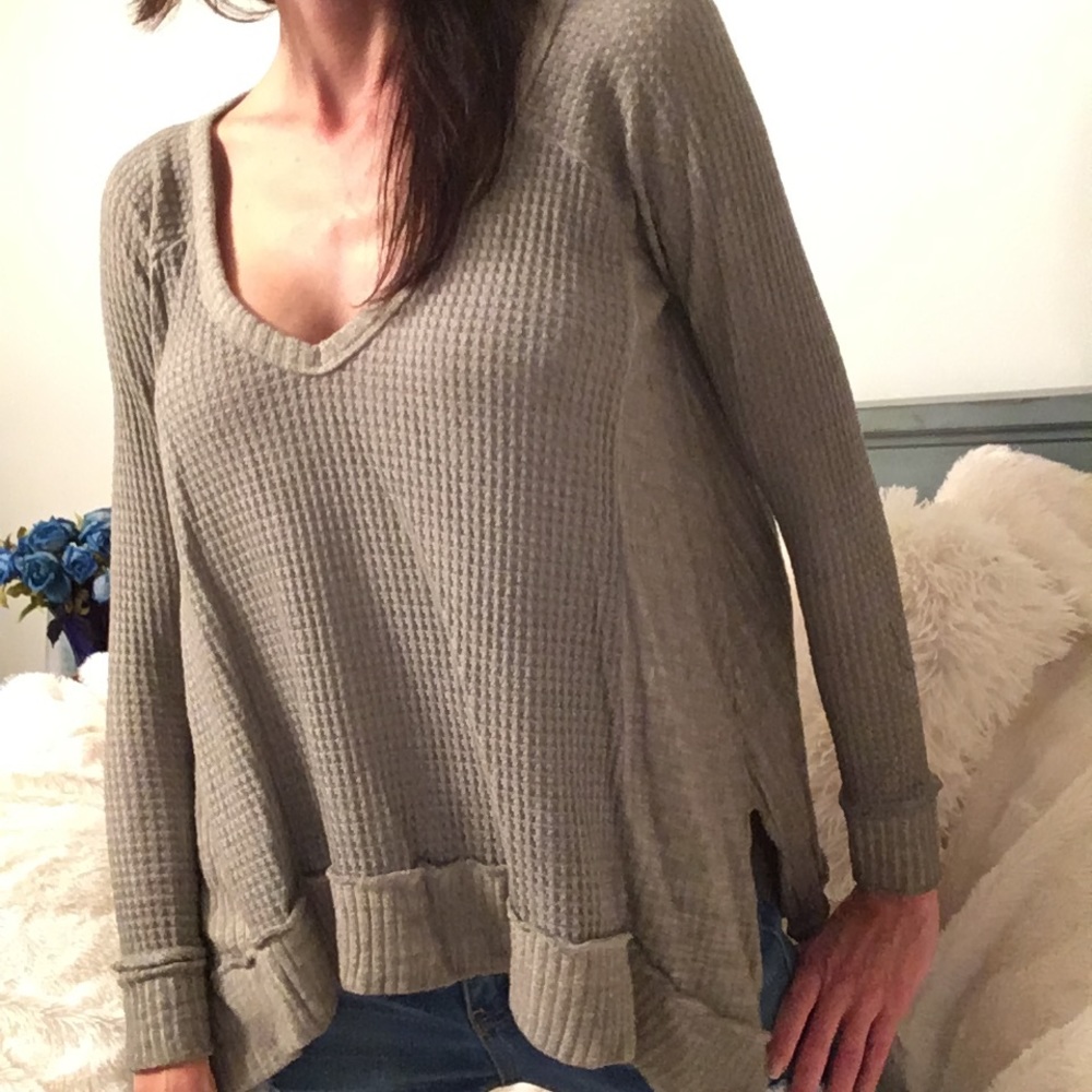 🛍FINAL PRICE🛍 V-Neck Long Sleeve Top - Picture 7 of 7